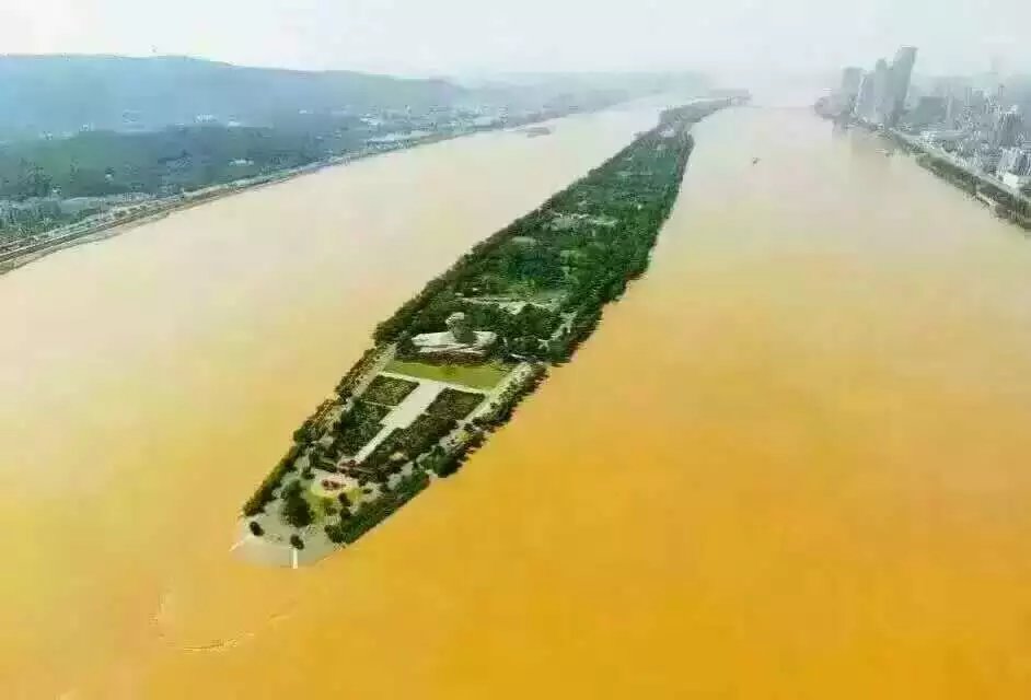 橘子洲航空母舰
